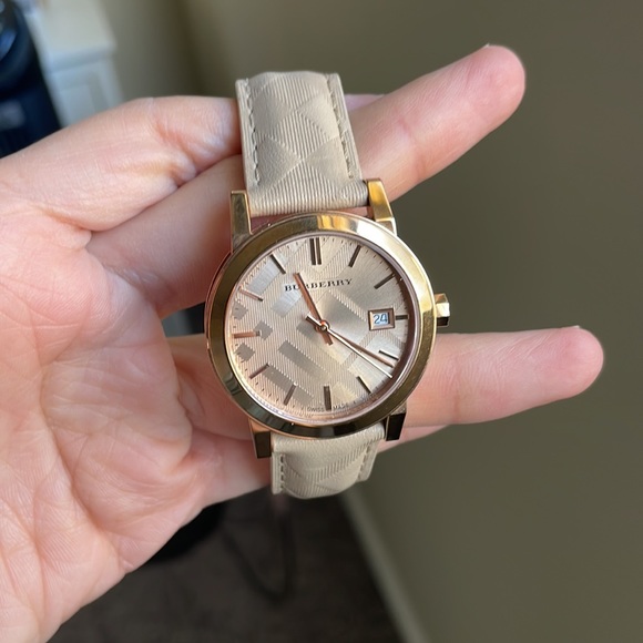 Burberry leather watch, basically new condition. Used very few times. - Picture 2 of 4
